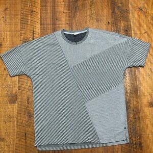 NWOT Calvin Klein Short Sleeve Tee Shirt Size Large